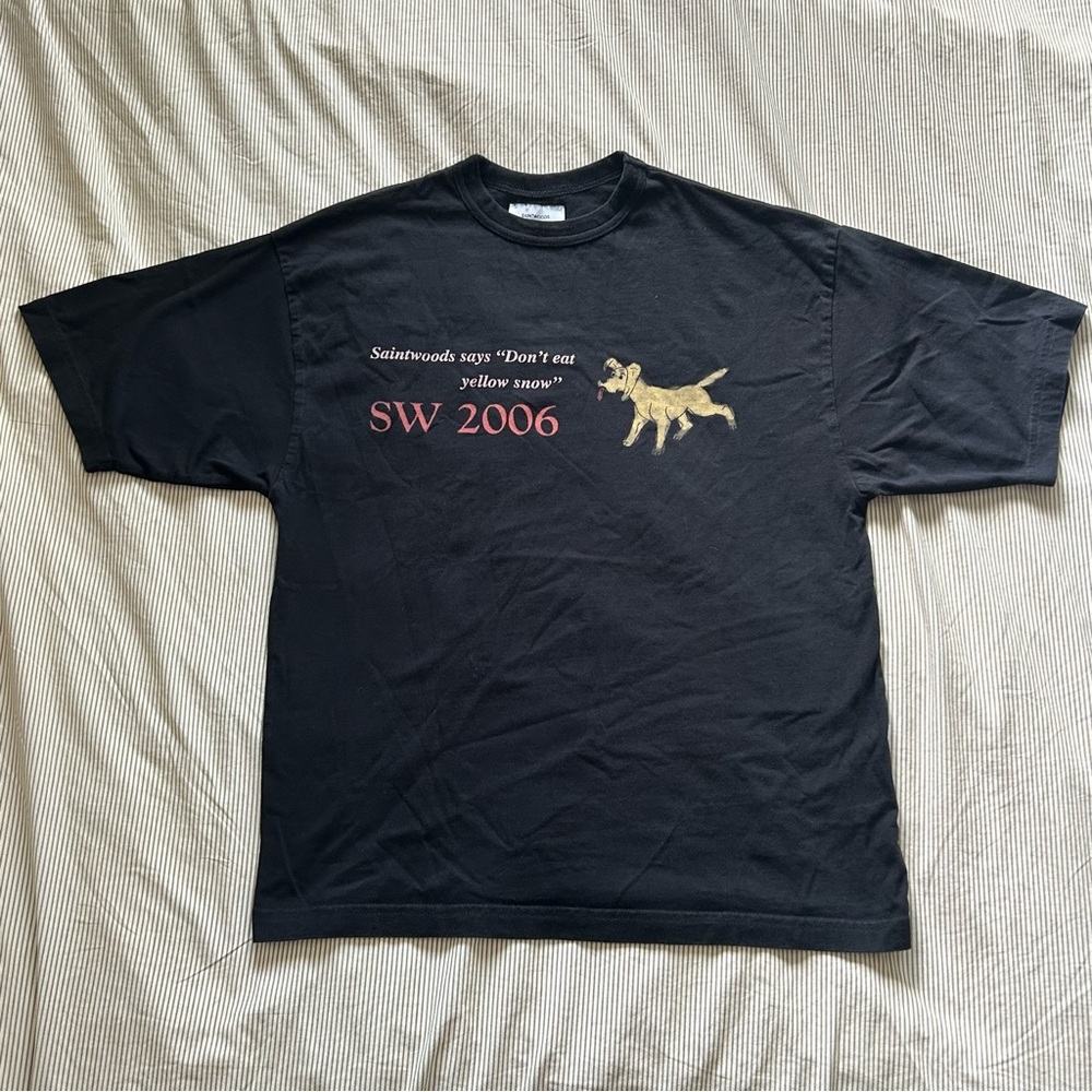 SAINTWOODS yellow snow black and gold Tee Shirt